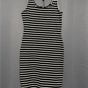 Iris Black and White Sleeveless Sheath Dress